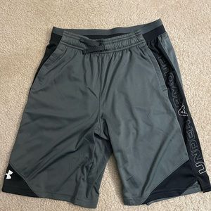 Under Armour Youth XL Shorts Charcoal Gray with Black